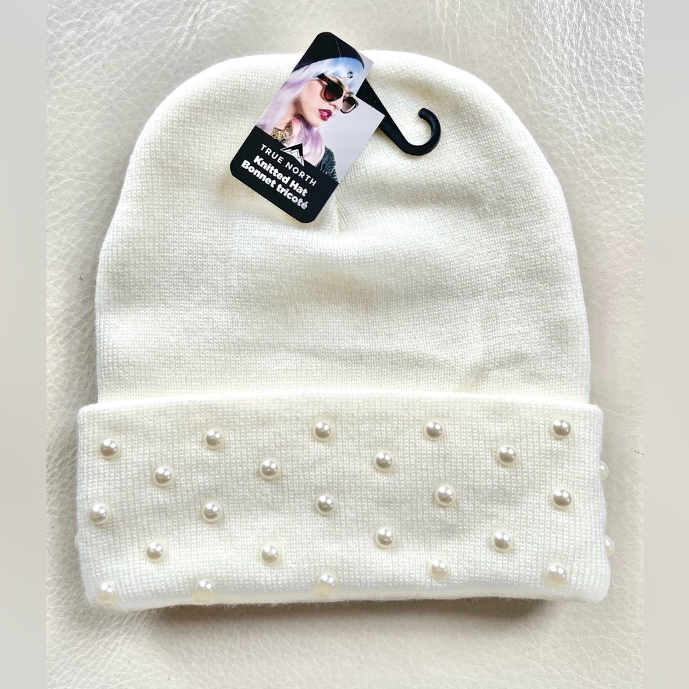 NWT Embellished Pearl Cuffed Knit Beanie Toque / Skull Hat, Ivory / Off-White